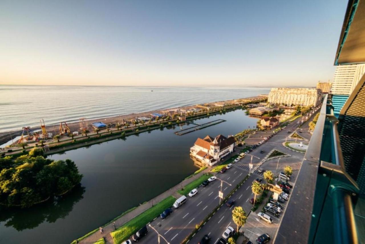 Orbi City Twins Tower Batumi Esterno foto