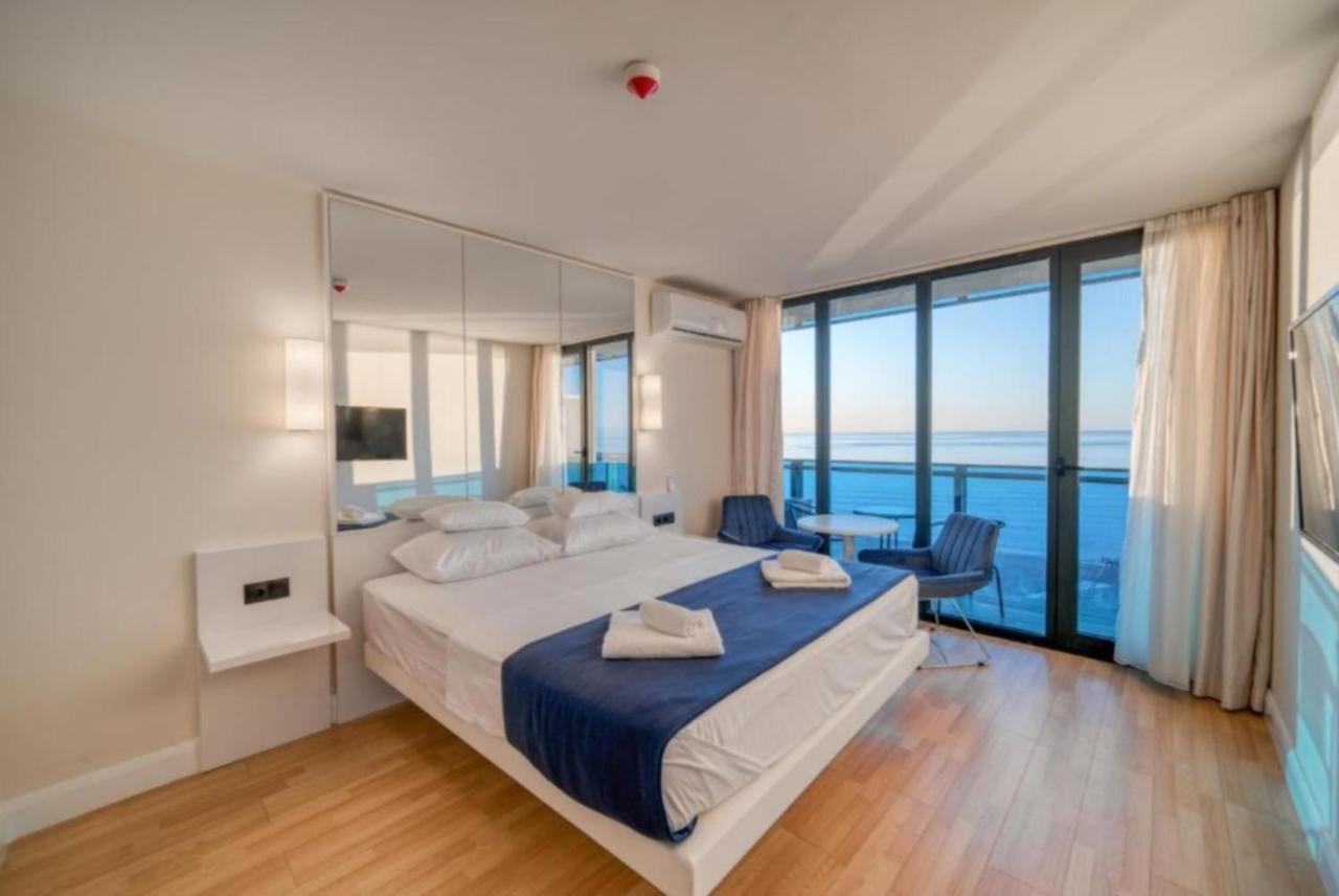 Orbi City Twins Tower Batumi Esterno foto