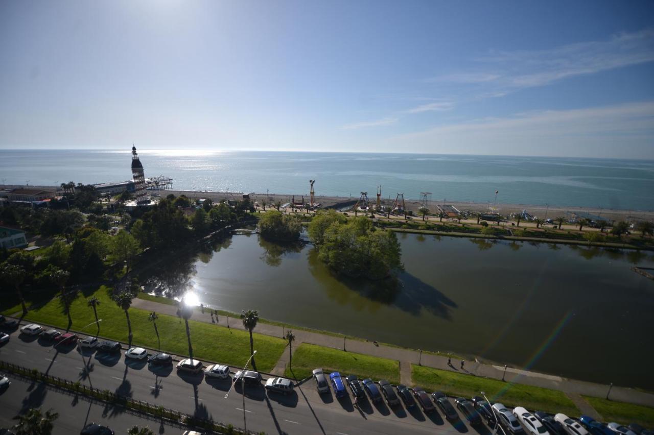 Orbi City Twins Tower Batumi Esterno foto